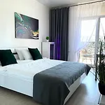 Vip Avalon