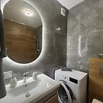 Vip Avalon Lägenhet Lviv